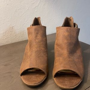 Women’s Peep Toe Booties-Brown